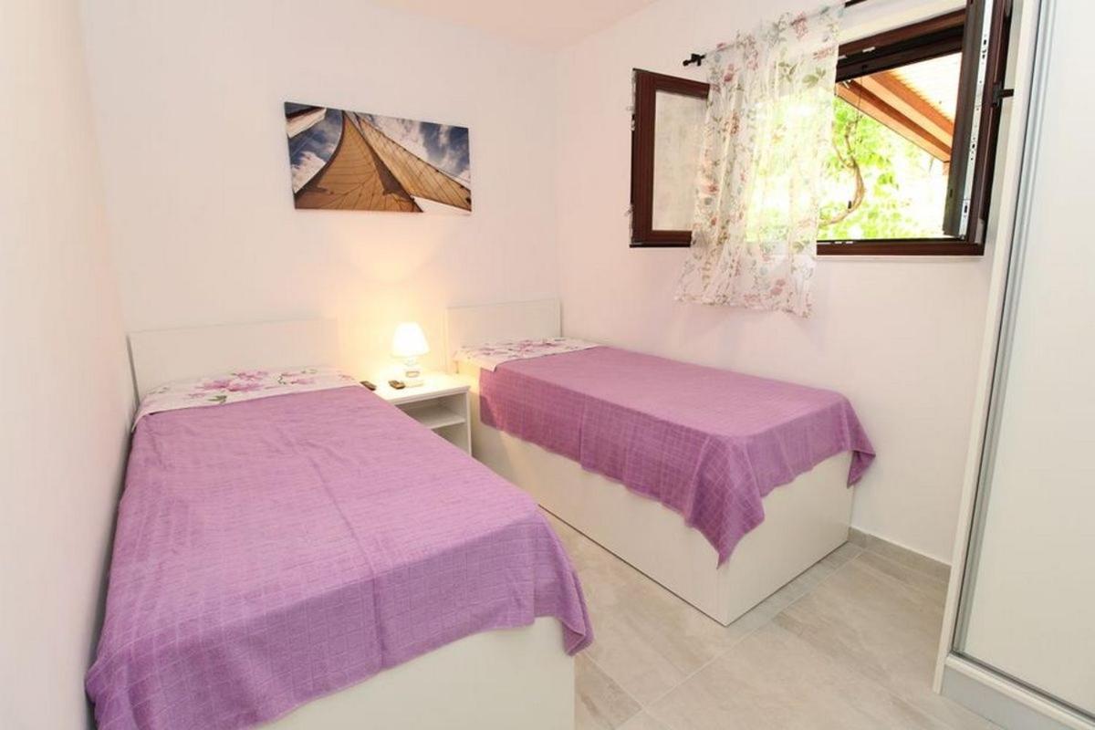 Apartments By The Sea Mandre, Pag - 6284 Kolan Extérieur photo